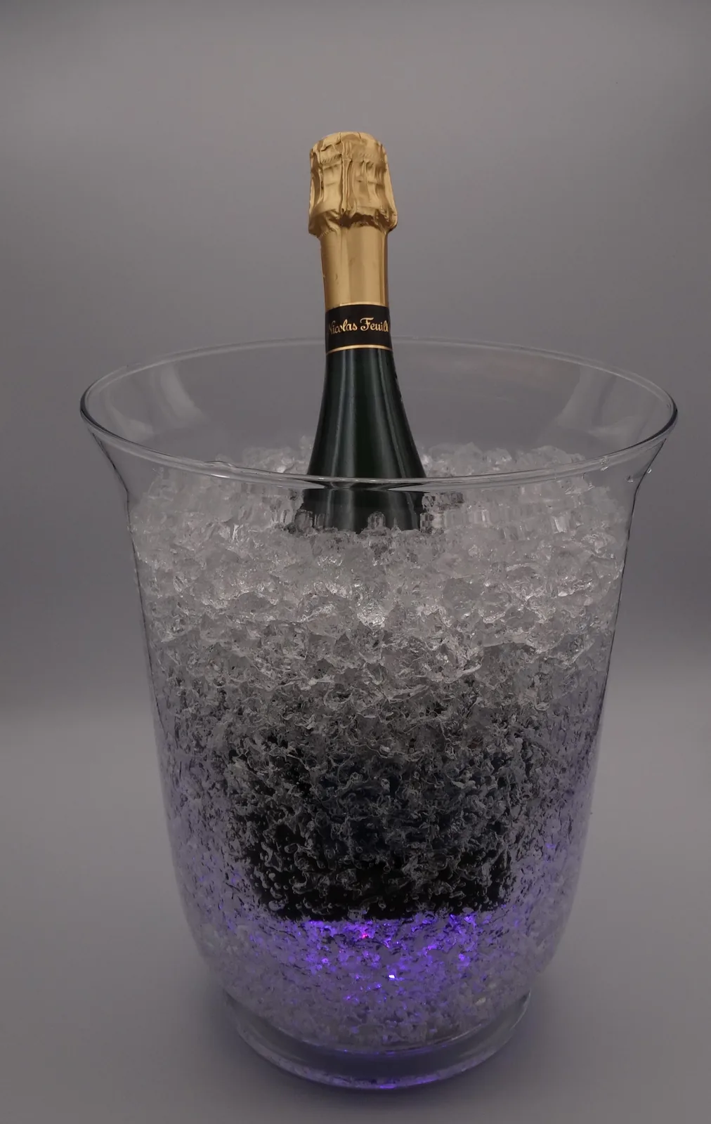 Bouteille présentée dans un contenant transparent avec cristaux Cristal Deco