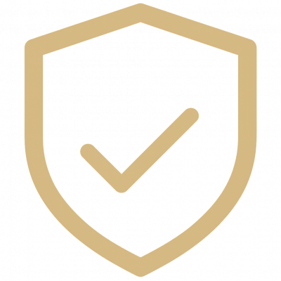 Icône bouclier doré avec coche, représentant la sécurité, la qualité et la fiabilité de Cristal Deco, sur fond transparent.